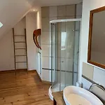 Petit Loft, Maison Bord De *